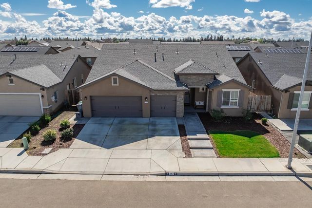 247 Rebel Avenue, Reedley, CA 93654