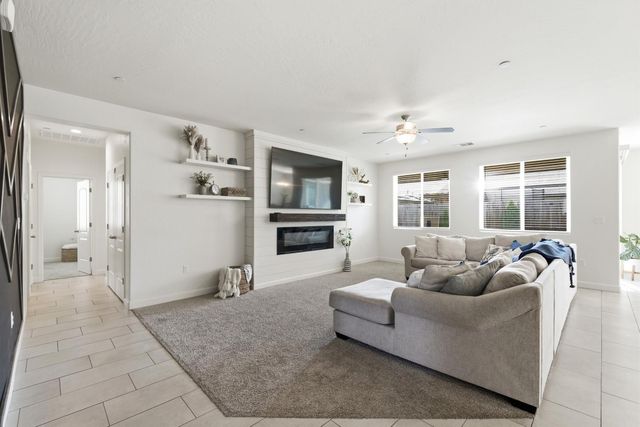 247 Rebel Avenue, Reedley, CA 93654