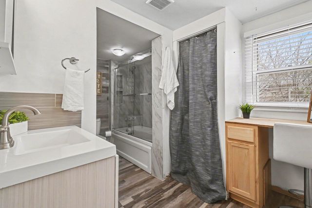 57 CARTER LAKE CLUB, Carter Lake, IA 51510