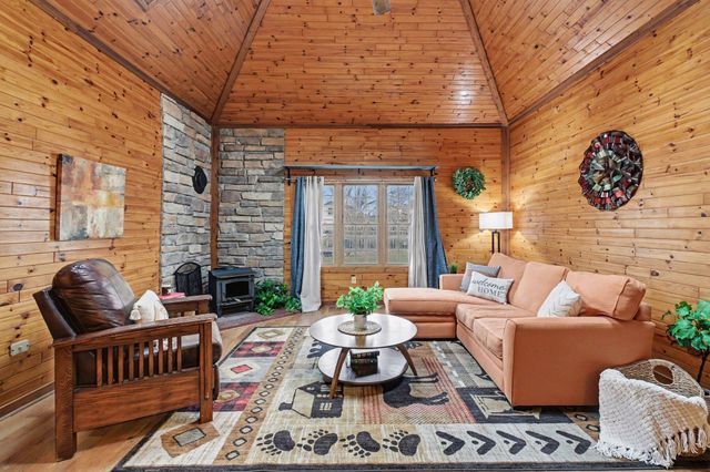 57 CARTER LAKE CLUB, Carter Lake, IA 51510