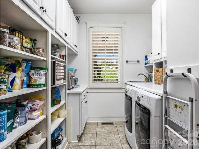 324 Fennel Dun Circle, Biltmore Lake, NC 28715