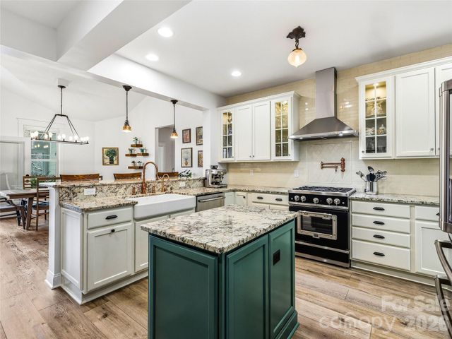 324 Fennel Dun Circle, Biltmore Lake, NC 28715