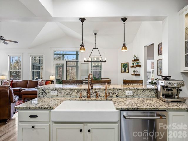 324 Fennel Dun Circle, Biltmore Lake, NC 28715