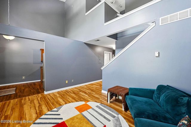 225 Crescent Hill Pl Apt 211, Louisville, KY 40206