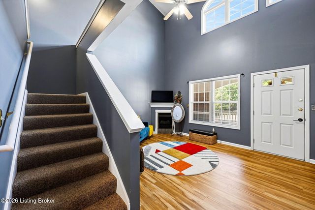225 Crescent Hill Pl Apt 211, Louisville, KY 40206