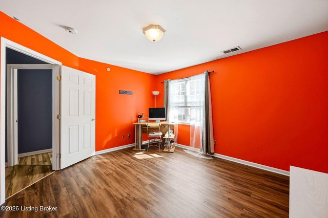 225 Crescent Hill Pl Apt 211, Louisville, KY 40206