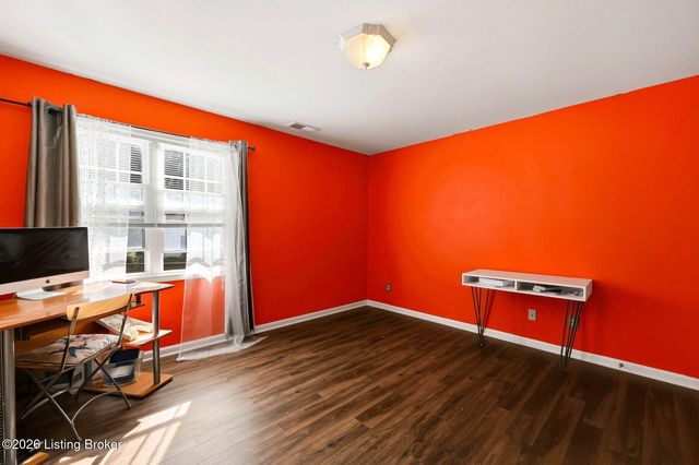 225 Crescent Hill Pl Apt 211, Louisville, KY 40206