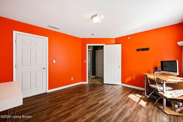 225 Crescent Hill Pl Apt 211, Louisville, KY 40206