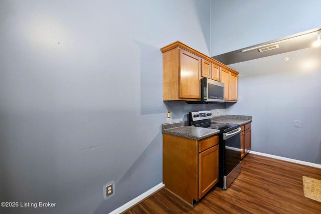 225 Crescent Hill Pl Apt 211, Louisville, KY 40206