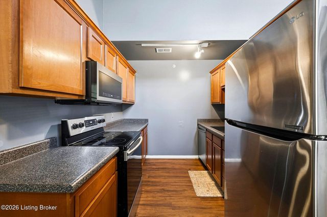 225 Crescent Hill Pl Apt 211, Louisville, KY 40206