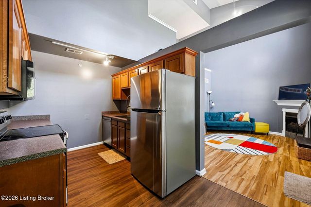 225 Crescent Hill Pl Apt 211, Louisville, KY 40206