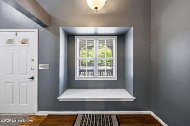 225 Crescent Hill Pl Apt 211, Louisville, KY 40206