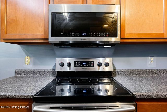 225 Crescent Hill Pl Apt 211, Louisville, KY 40206