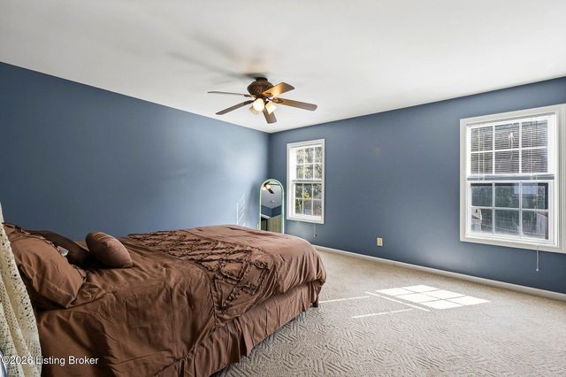 225 Crescent Hill Pl Apt 211, Louisville, KY 40206