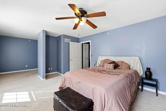 225 Crescent Hill Pl Apt 211, Louisville, KY 40206