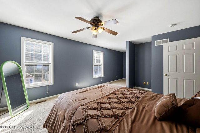 225 Crescent Hill Pl Apt 211, Louisville, KY 40206