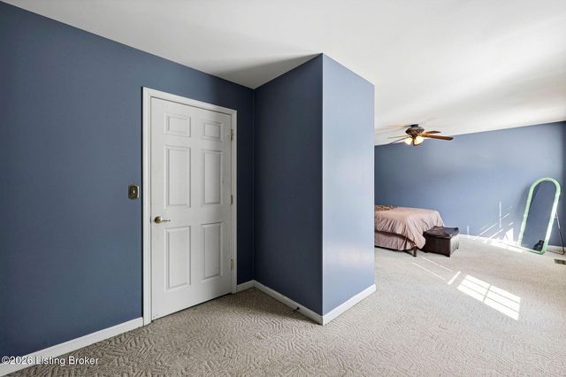 225 Crescent Hill Pl Apt 211, Louisville, KY 40206