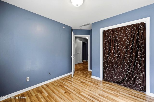 225 Crescent Hill Pl Apt 211, Louisville, KY 40206