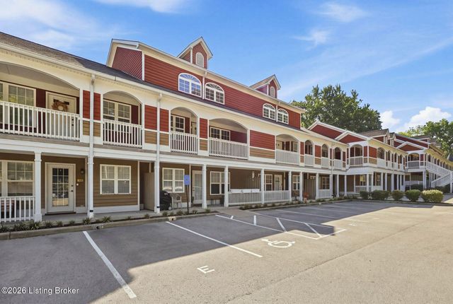 225 Crescent Hill Pl Apt 211, Louisville, KY 40206