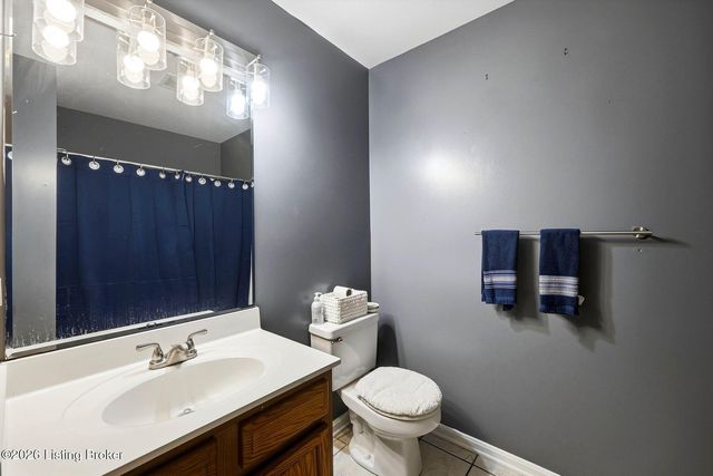 225 Crescent Hill Pl Apt 211, Louisville, KY 40206