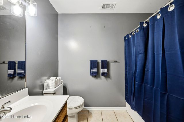 225 Crescent Hill Pl Apt 211, Louisville, KY 40206