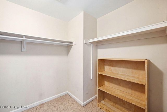 225 Crescent Hill Pl Apt 211, Louisville, KY 40206