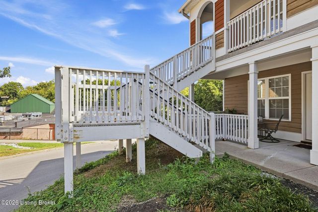 225 Crescent Hill Pl Apt 211, Louisville, KY 40206