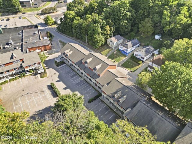 225 Crescent Hill Pl Apt 211, Louisville, KY 40206