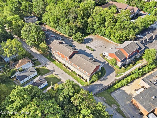 225 Crescent Hill Pl Apt 211, Louisville, KY 40206