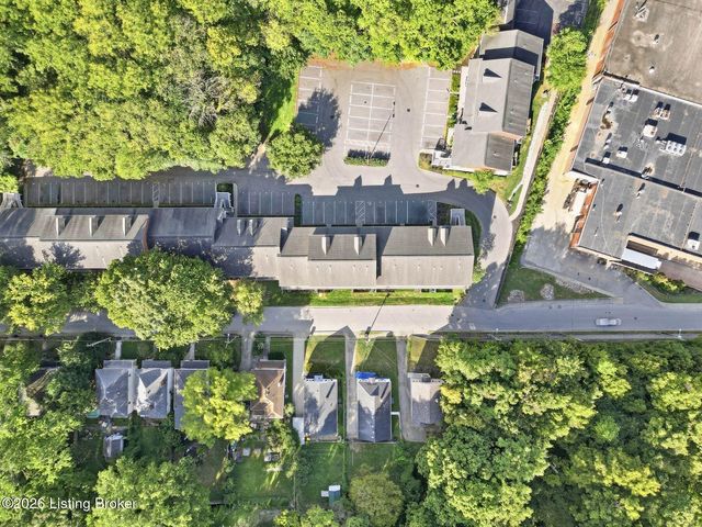 225 Crescent Hill Pl Apt 211, Louisville, KY 40206