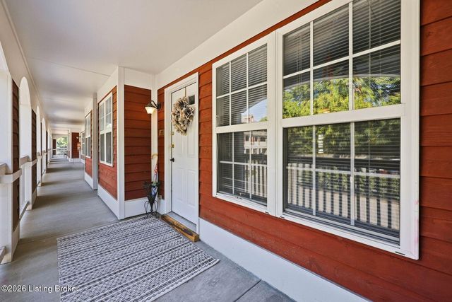225 Crescent Hill Pl Apt 211, Louisville, KY 40206