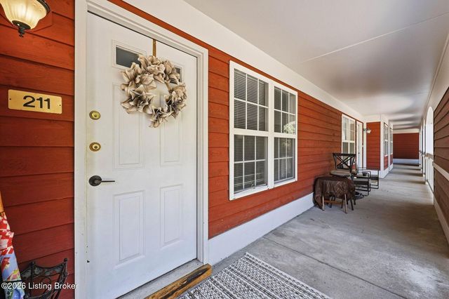 225 Crescent Hill Pl Apt 211, Louisville, KY 40206