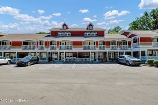 225 Crescent Hill Pl Apt 211, Louisville, KY 40206