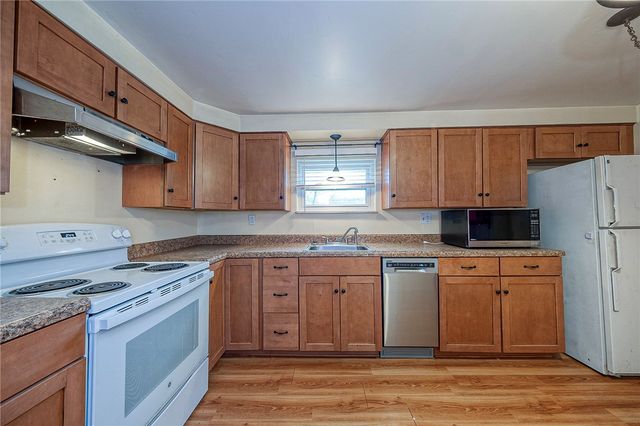 3819 Grant St A, South Park, PA 15129