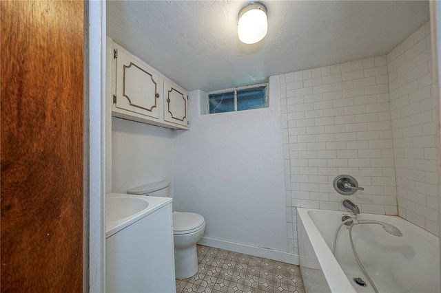 3819 Grant St A, South Park, PA 15129