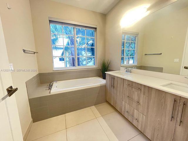 170 SE 7th Way 170, Pompano Beach, FL 33060