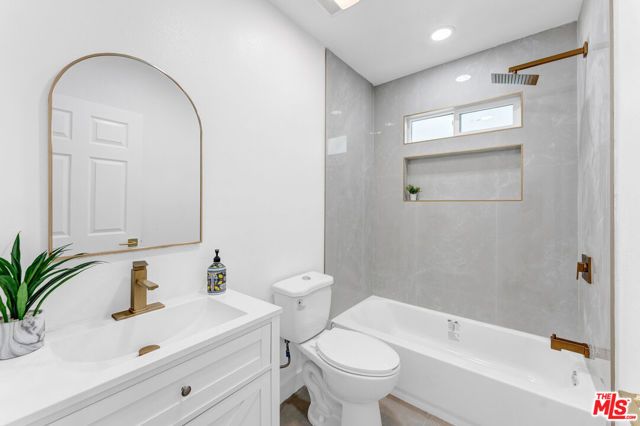 620 W 42nd Place, Los Angeles, CA 90037