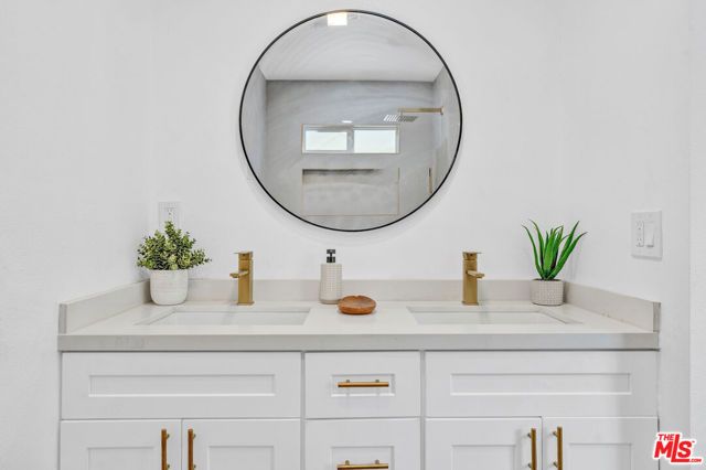 620 W 42nd Place, Los Angeles, CA 90037