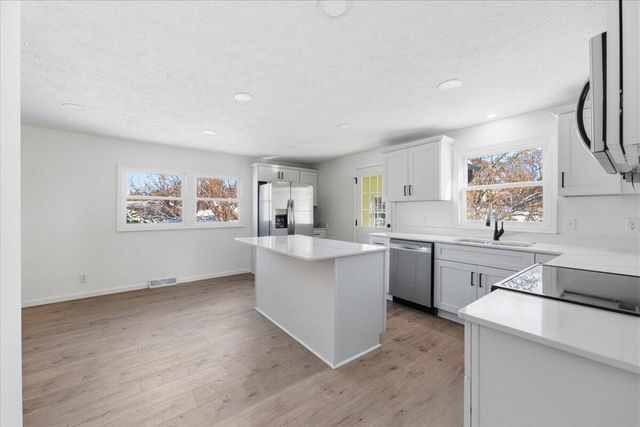 20250 STEVEN Lane, Council Bluffs, IA 51503