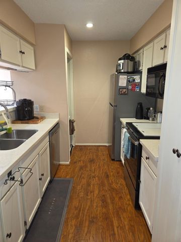 2277 S Kirkwood Road 902, Houston, TX 77077