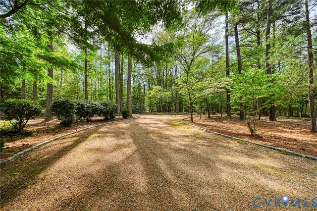 6711 Greenyard Rd, Chester, VA 23831