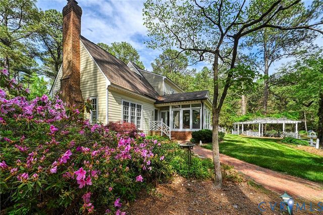 6711 Greenyard Rd, Chester, VA 23831