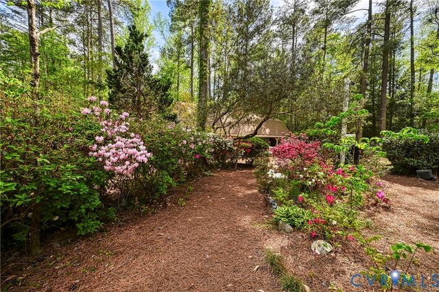 6711 Greenyard Rd, Chester, VA 23831