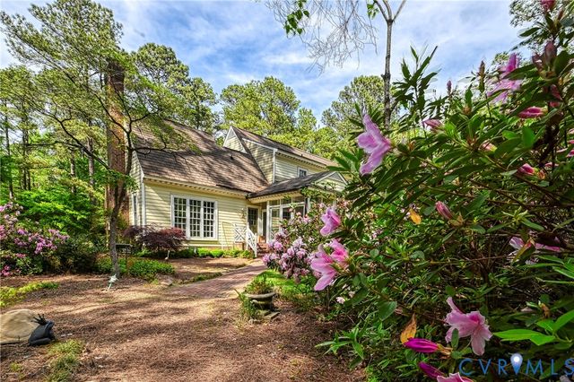 6711 Greenyard Rd, Chester, VA 23831
