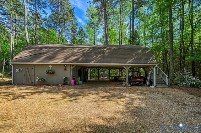 6711 Greenyard Rd, Chester, VA 23831