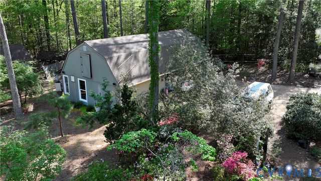 6711 Greenyard Rd, Chester, VA 23831