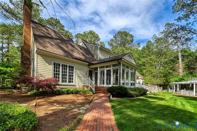 6711 Greenyard Rd, Chester, VA 23831