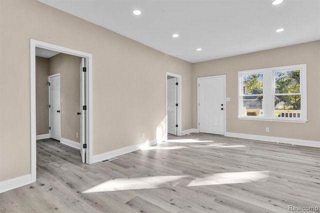 16211 Maddelein Street, Detroit, MI 48205