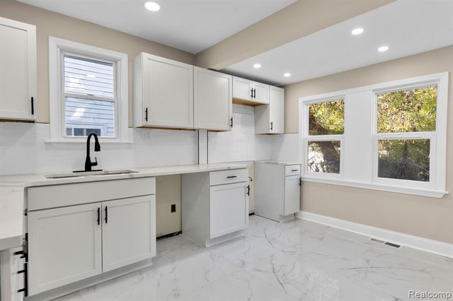 16211 Maddelein Street, Detroit, MI 48205