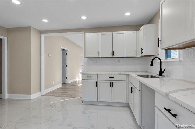 16211 Maddelein Street, Detroit, MI 48205